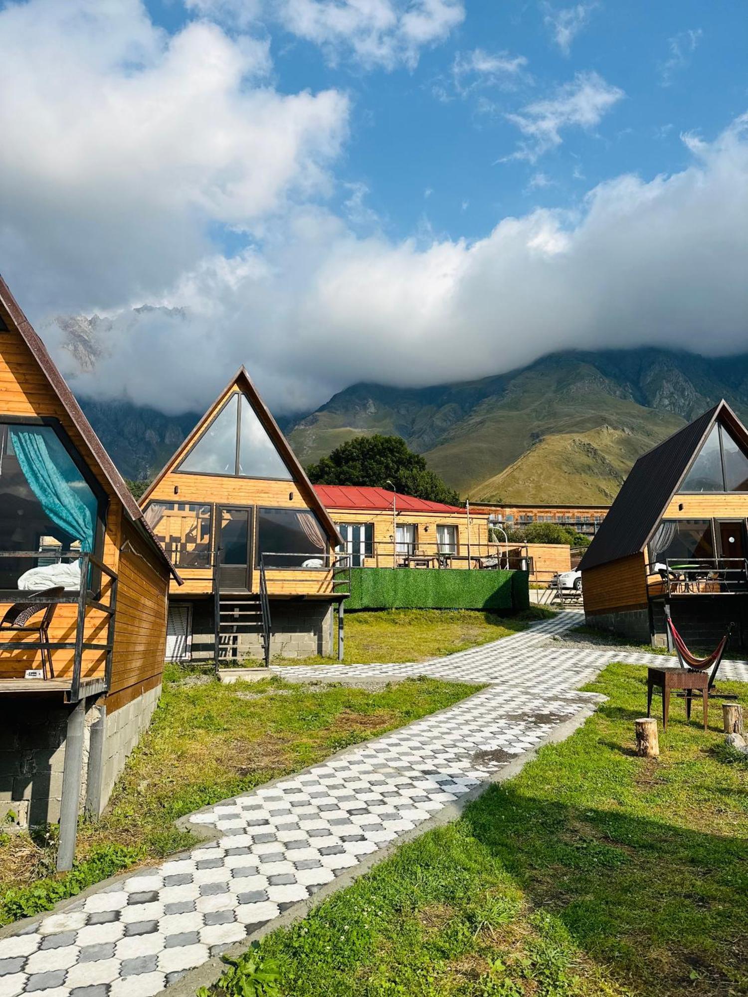 Guesthouse Elli & Cottages Stepantsminda Exterior foto