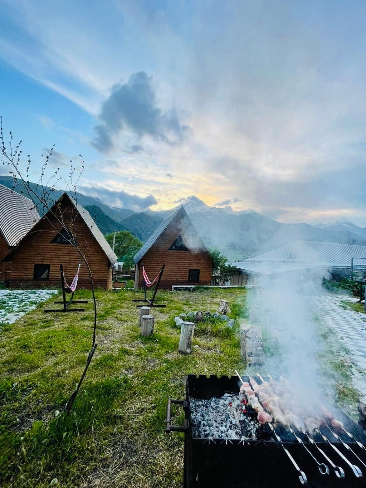 Guesthouse Elli & Cottages Stepantsminda Exterior foto